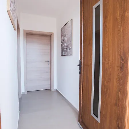 Laprivlaka Apartment *